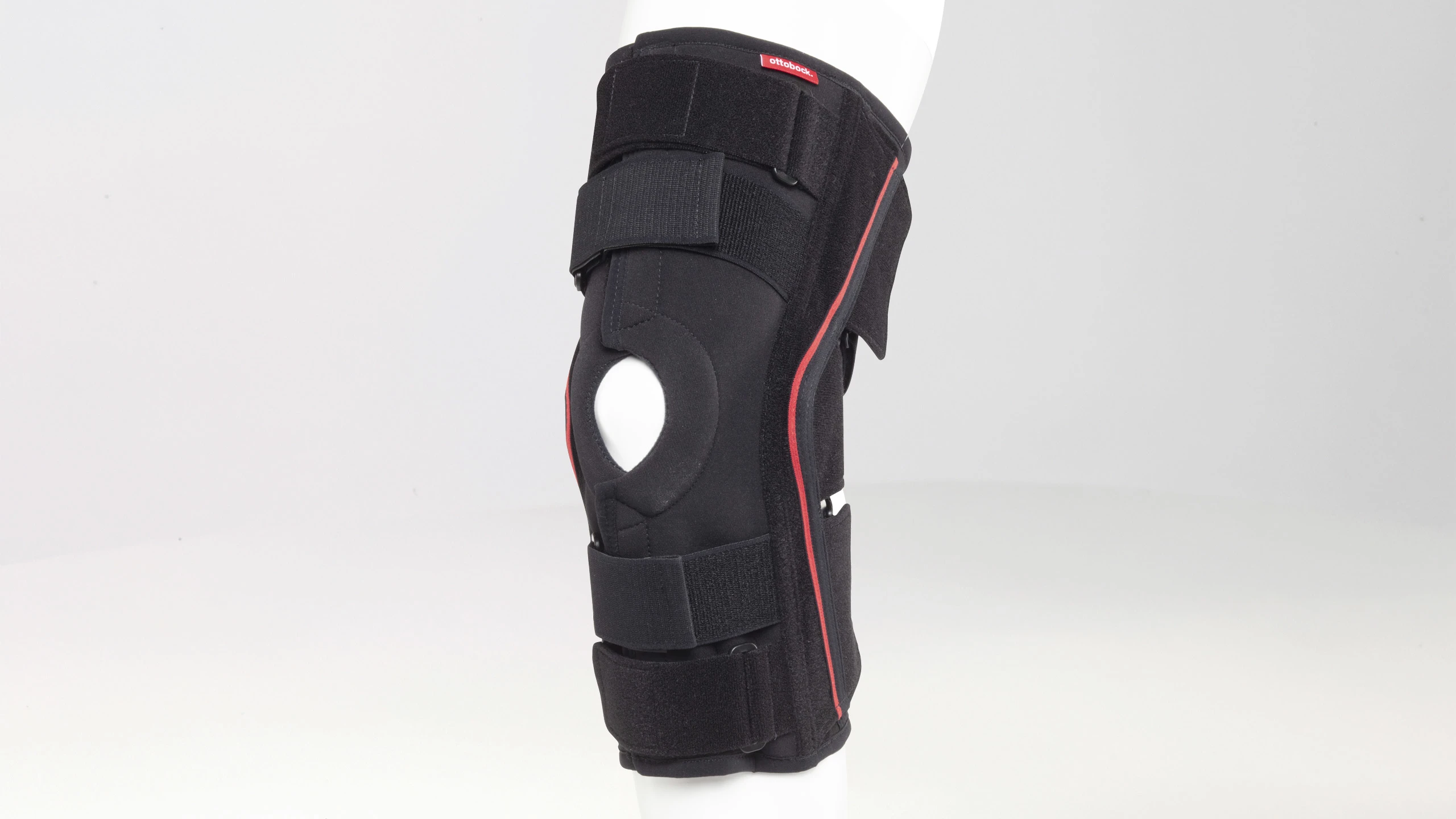 Dettaglio dell'ortesi per ginocchio Genu Neurexa montata su un manichino