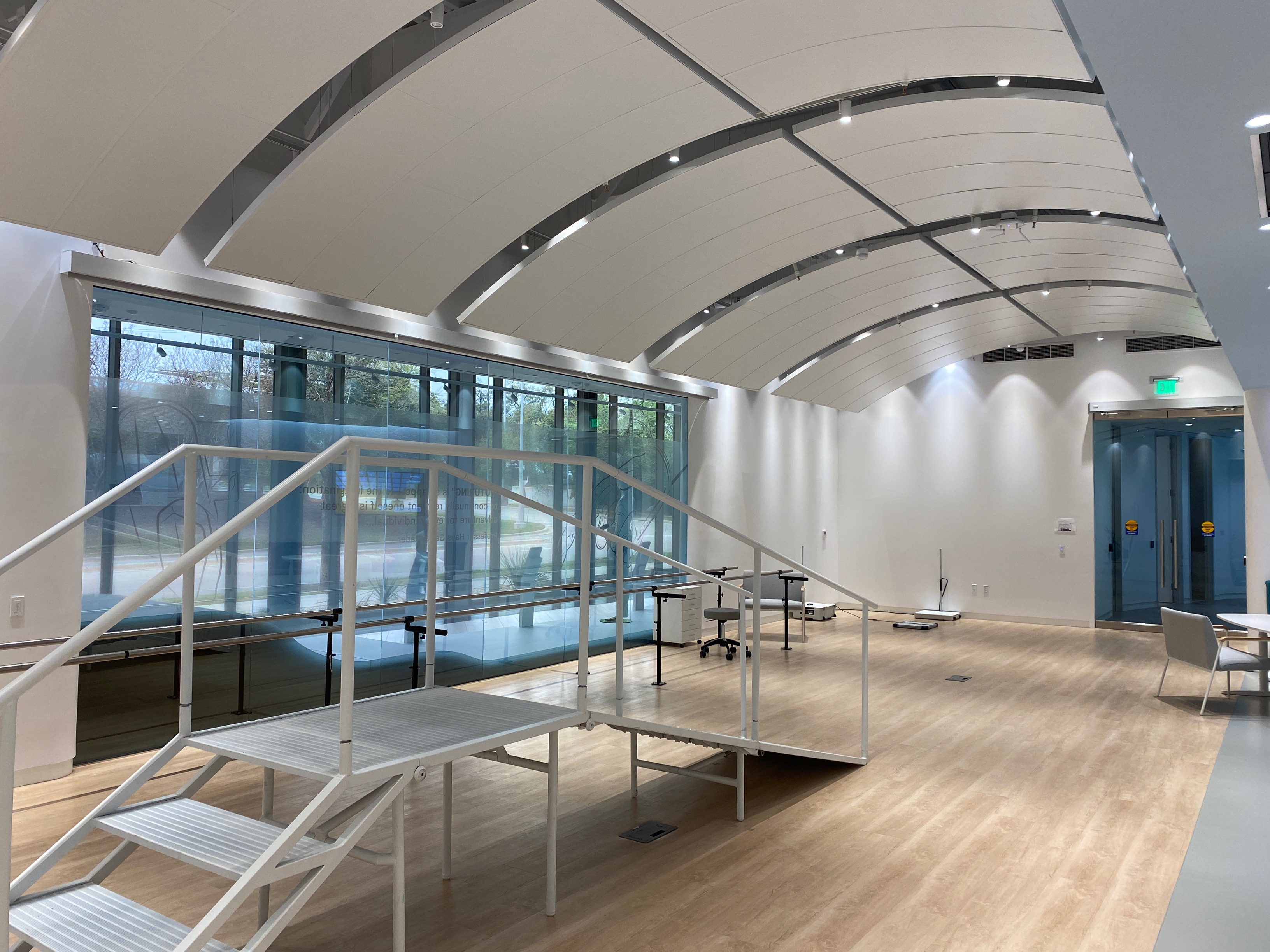 Una inclinación utilizada para practicar caminar con una prótesis y entrenamiento de la marcha