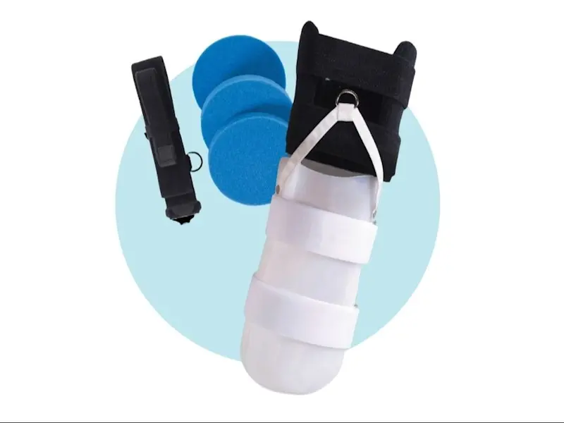 Varios tipos de apósitos rígidos extraíbles que los Protésicos Certificados utilizan para envolver temporalmente el muñón residual de pacientes amputados