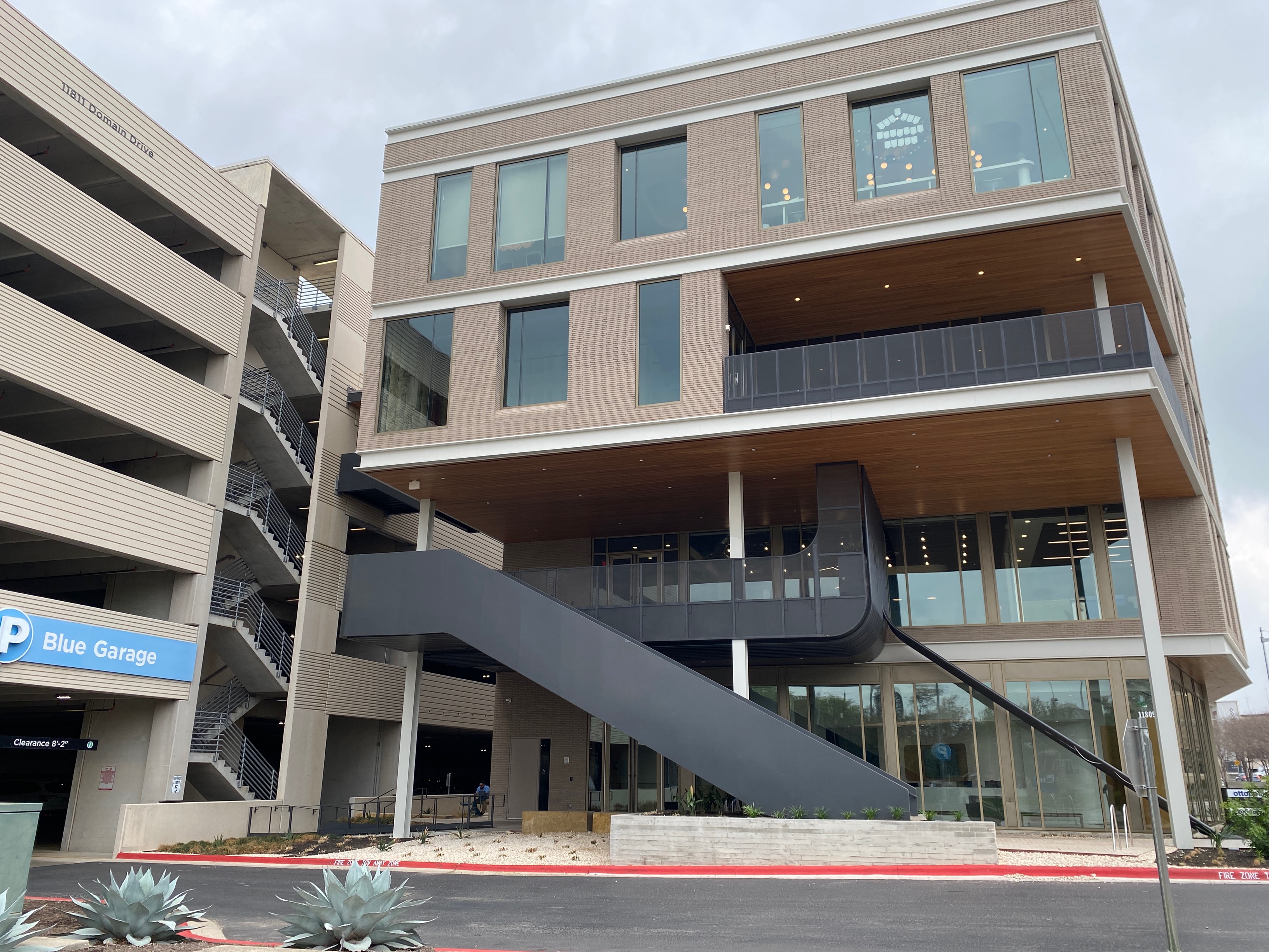 El exterior del centro de tratamiento ortoprotésico Ottobock.care en Austin, TX