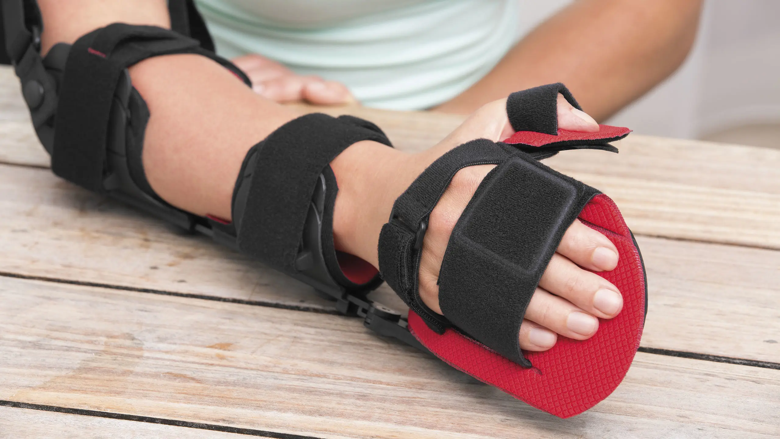 Dettaglio dell'ortesi di polso Manu Neurexa plus con il supporto palmare per stabilizzare la mano