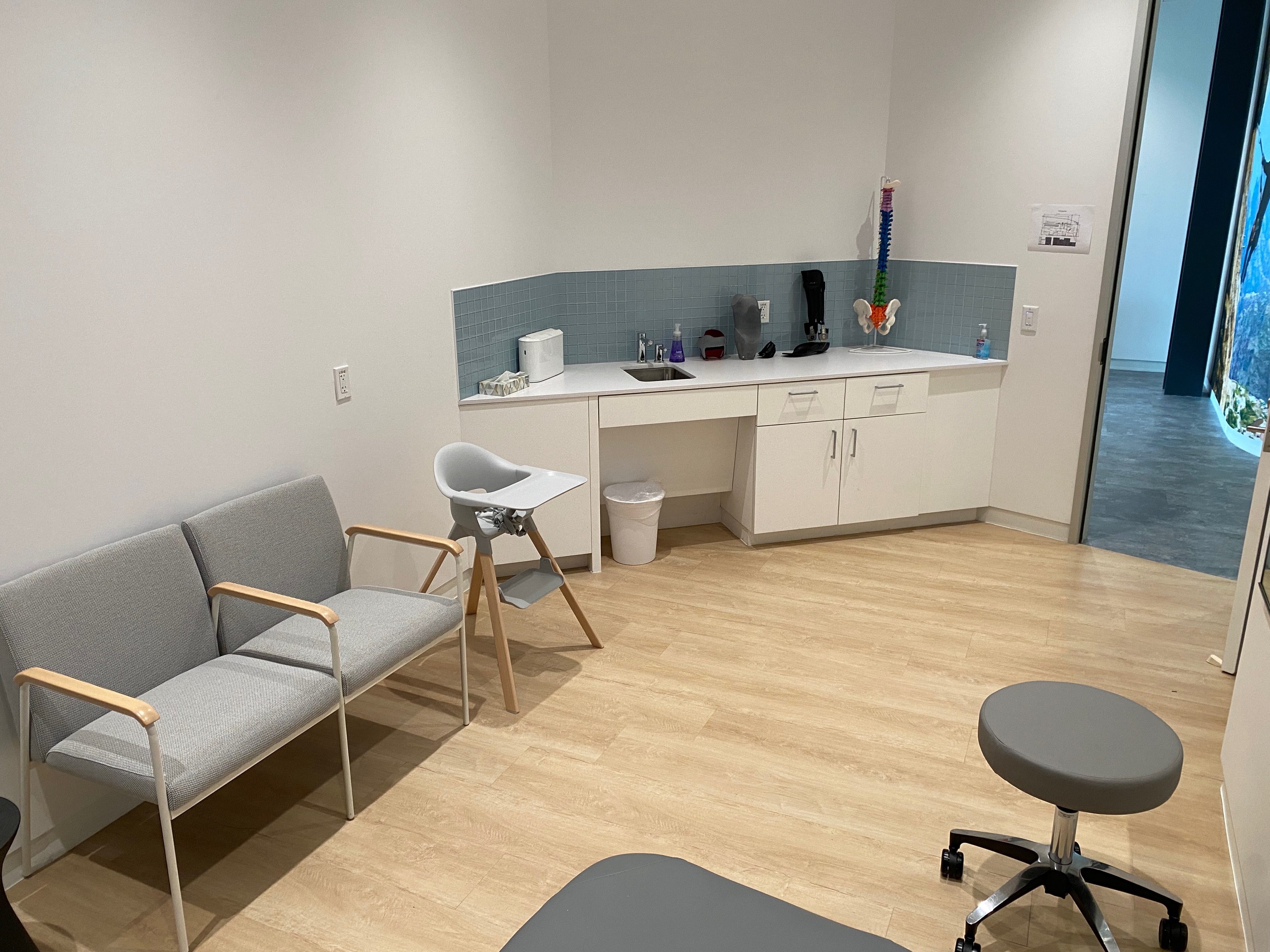 El interior de una sala de pacientes de Ottobock.care en Austin, TX