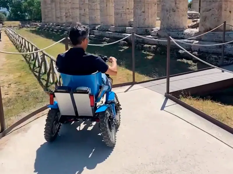 In giro con Zoom per il sito archeologico di Paestum