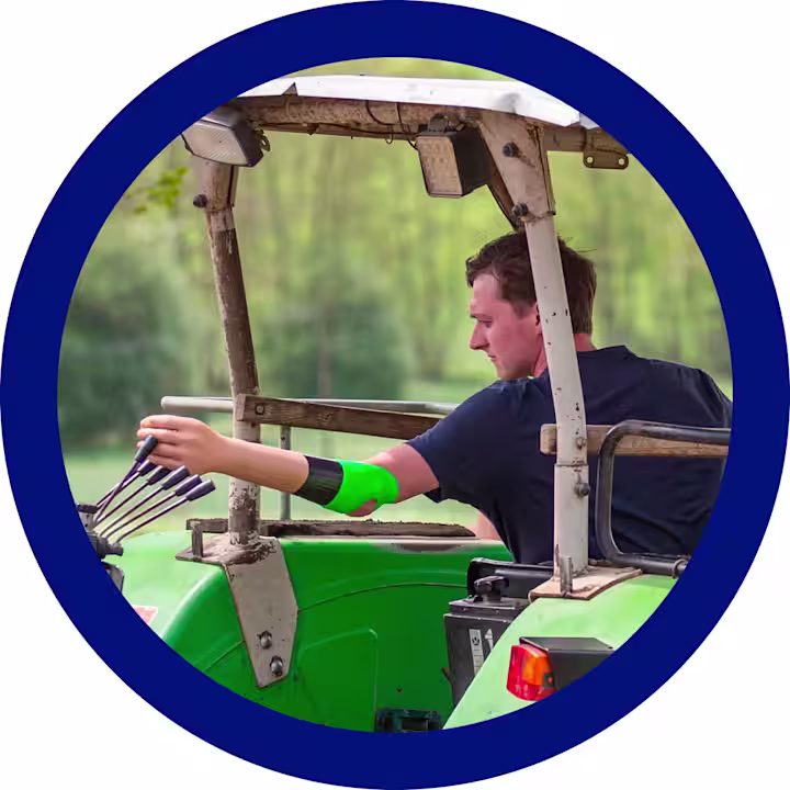 armprothese-traktor-fahren-circle-blue (ITA)