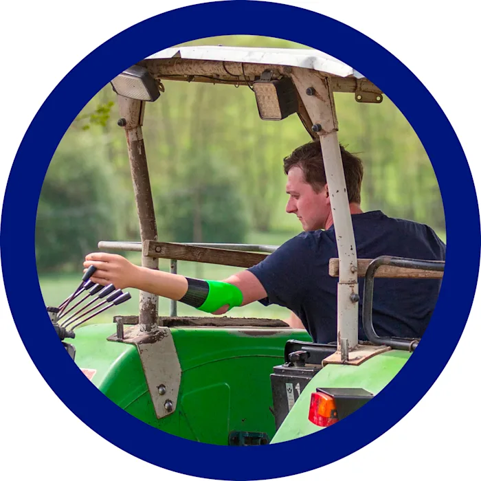 armprothese-traktor-fahren-circle-blue (ITA)