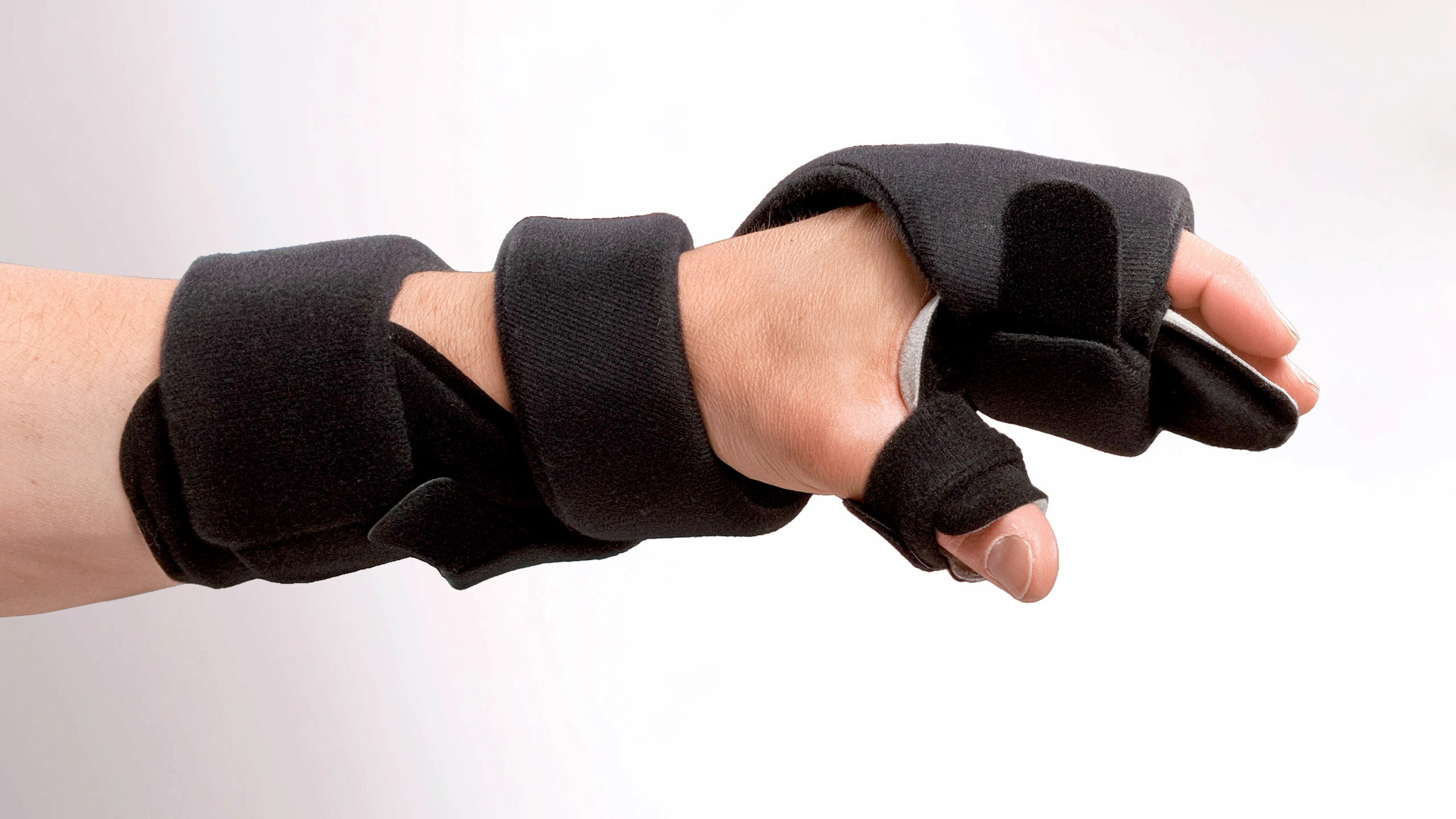 Immagine di un avambraccio che indossa l'ortesi neurologica di polso Neuro Soft