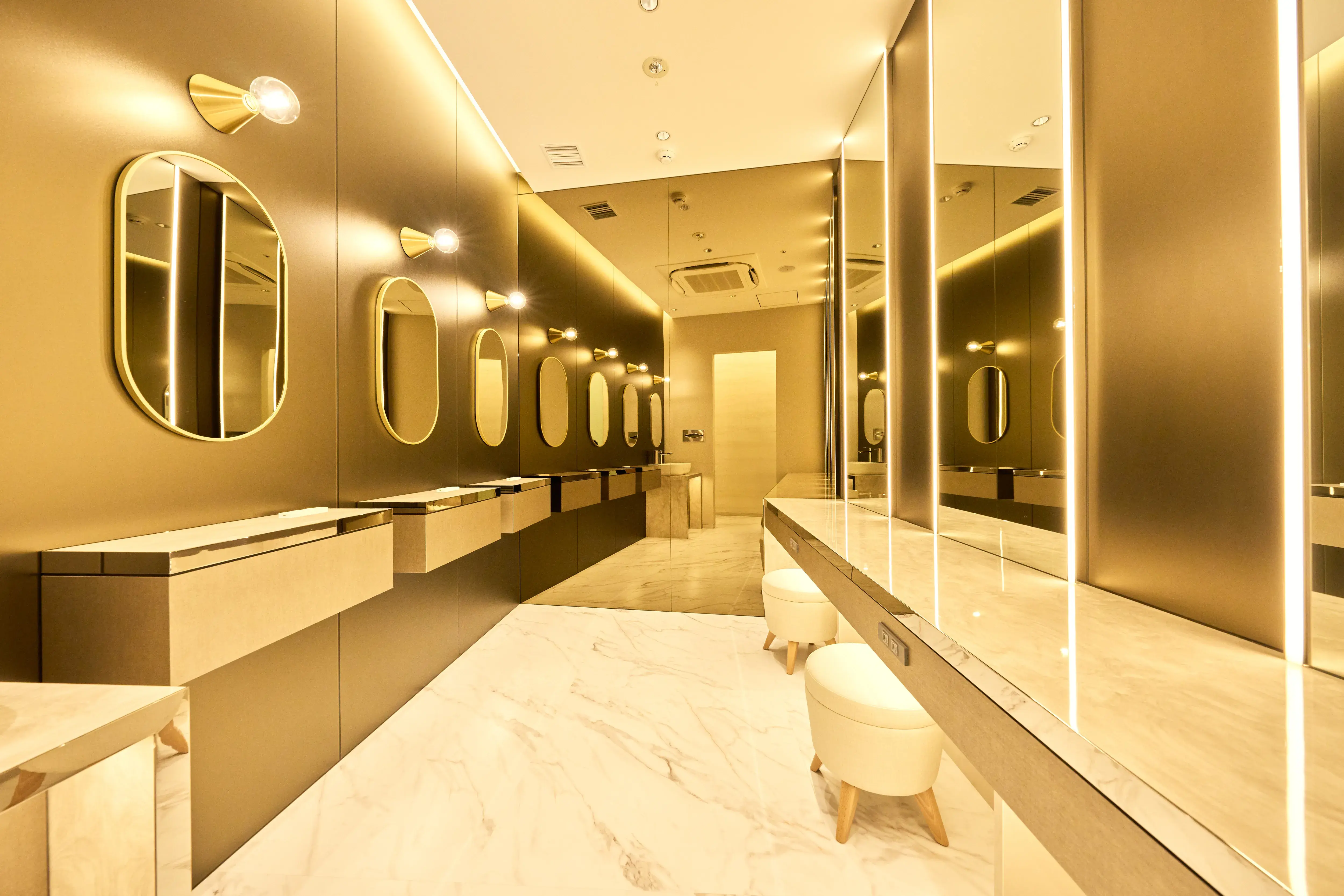 神戸セントレース歯科・矯正歯科 待合室