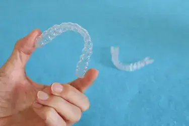 すきっ歯は矯正で治る！マウスピース矯正によるすきっ歯の治療例・費用・期間を解説