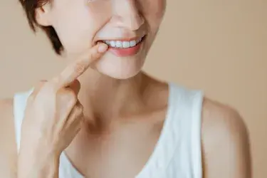出っ歯はセラミック矯正で治療できる？後悔しないためのポイントを解説