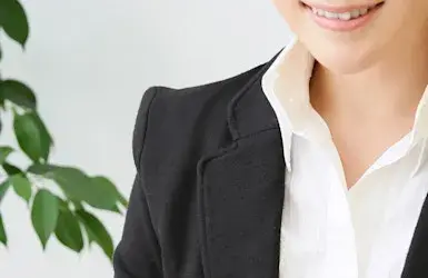 八重歯の抜歯で後悔しないためのポイントやリスクについて徹底解説