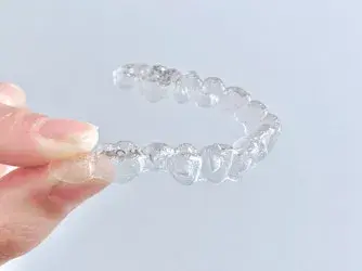 下の歯だけ矯正はできる？費用や治療方法など徹底解説