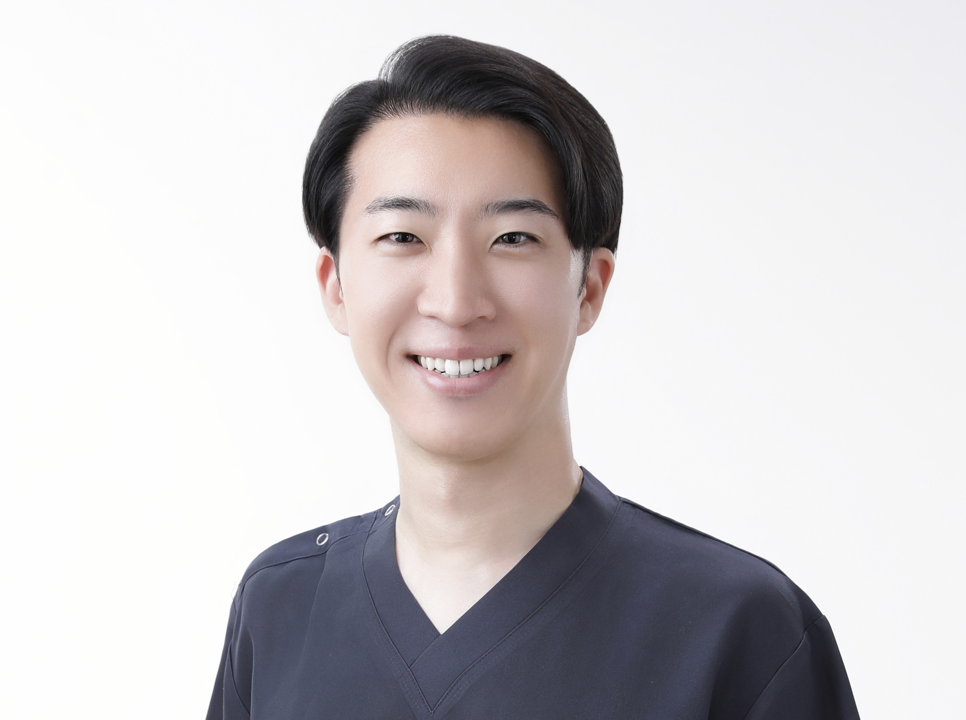 【辛い矯正体験が原点】秋元 陽先生が語る、患者目線の治療の画像