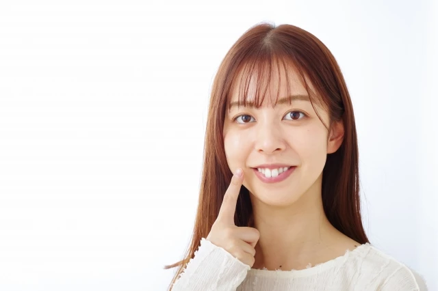 前歯の部分矯正にはいくら掛かる?部分矯正ができない例も合わせてご紹介