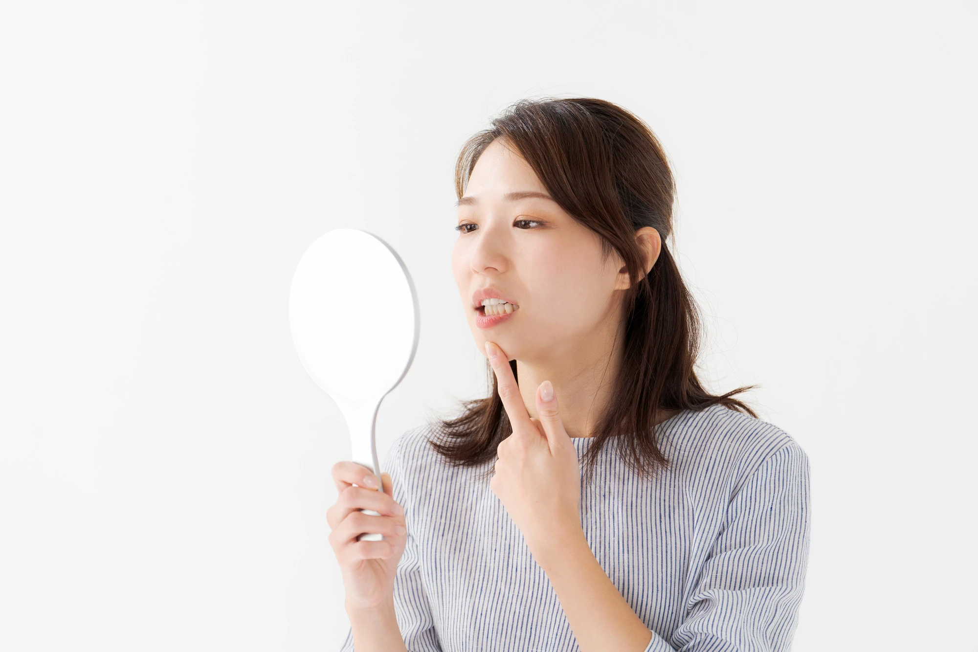 歯並び悪い芸能人一覧！矯正で印象が変わった芸能人とその方法も紹介