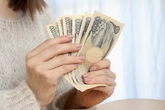 前歯の矯正にかかる費用相場は?