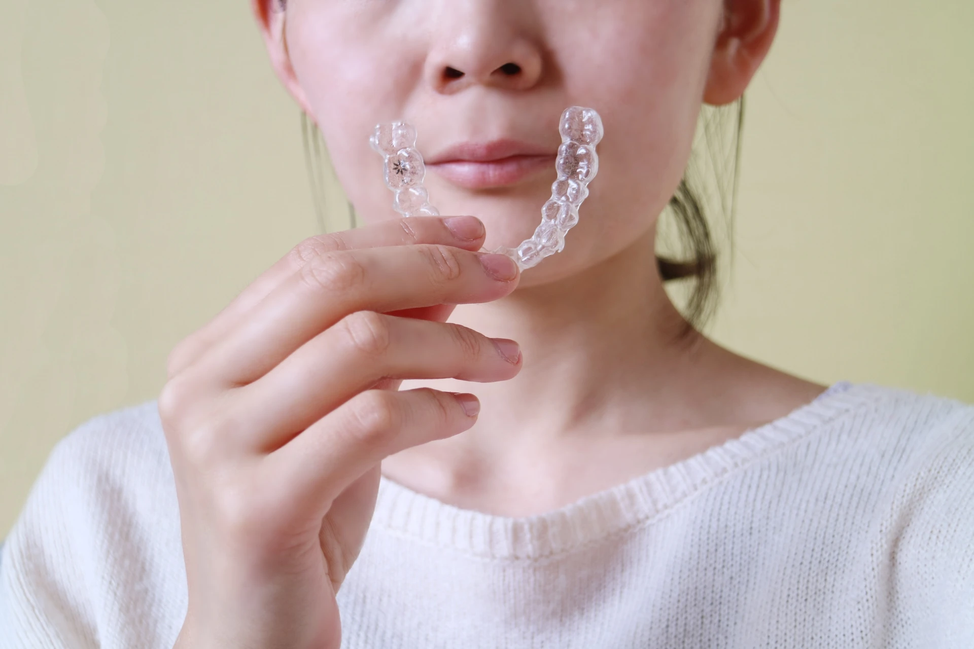 マウスピースの部分矯正の値段は？条件別(前歯のみ・出っ歯)の平均費用も解説