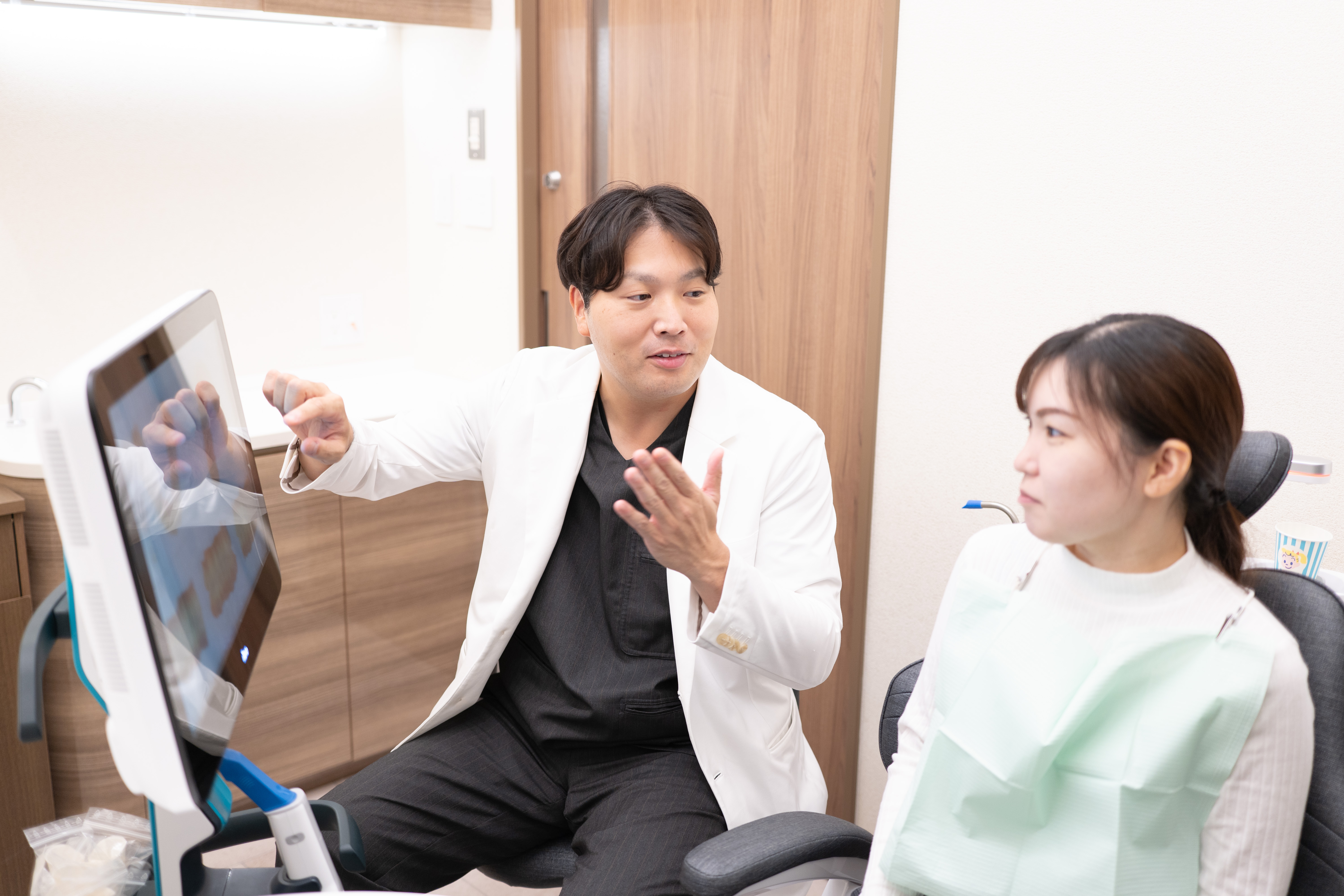 患者さんの負担軽減を目指して選んだ、「スマイルモア矯正」という選択肢