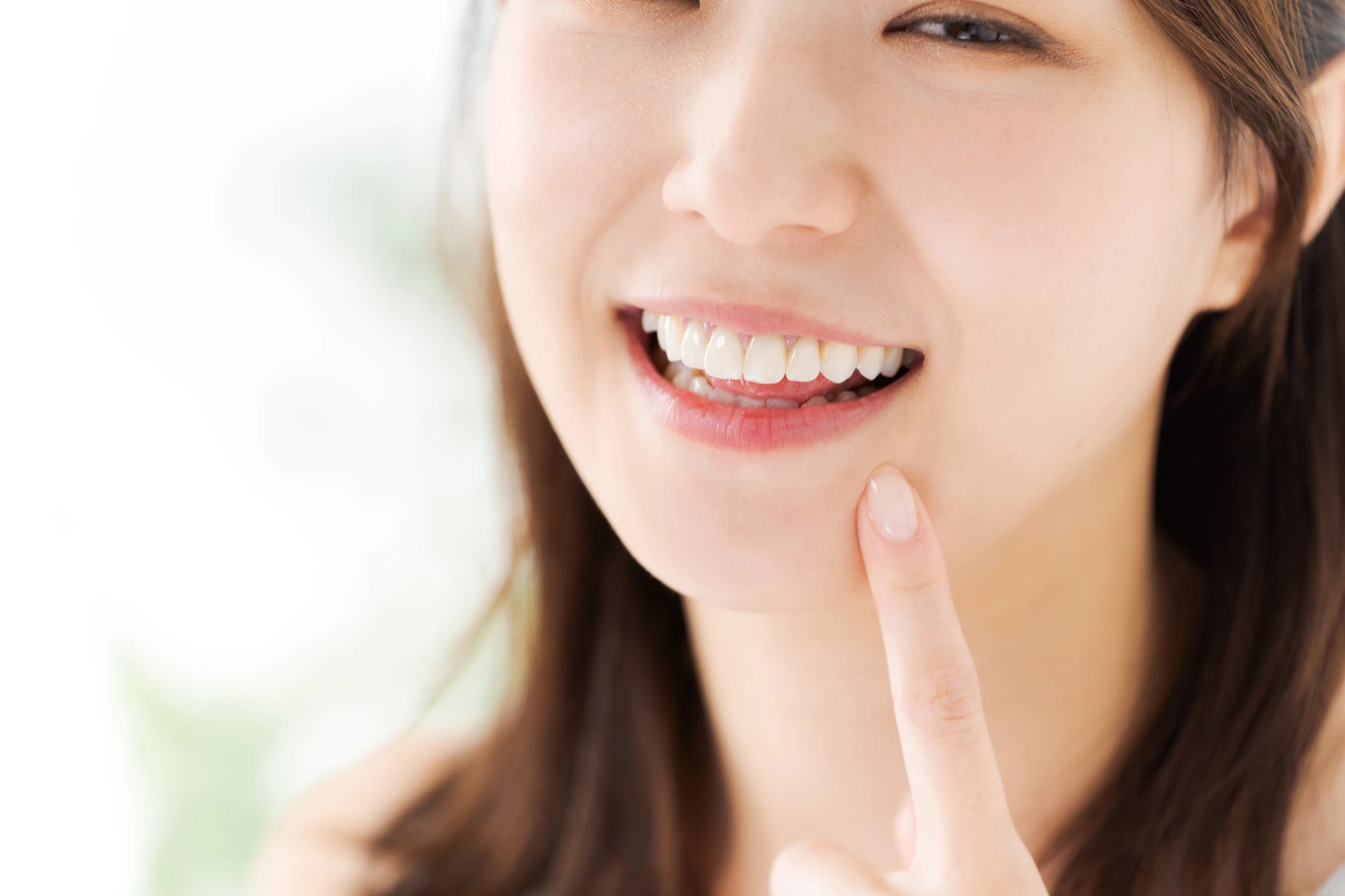 すきっ歯の治し方6選!おすすめの治療方法を徹底解説【歯科医監修】|【公式】スマイルモア矯正