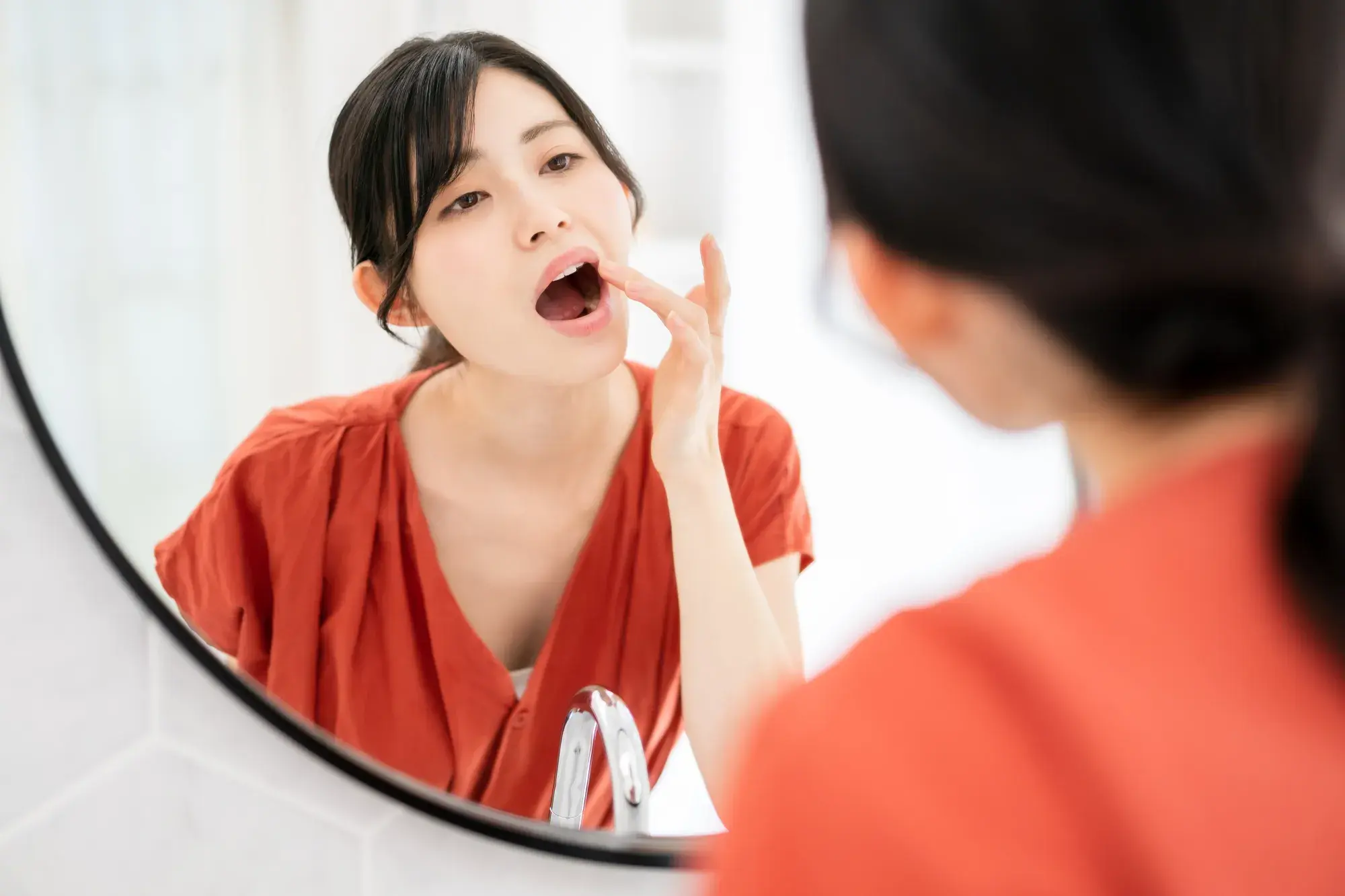 過剰歯とは？見た目の特徴と症状