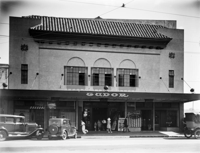 Tudor Theatre, Remuera, 1930s. John McGuire et al. 13-2235. Walsh Memorial Library, The Museum of Transport and Technology (MOTAT).