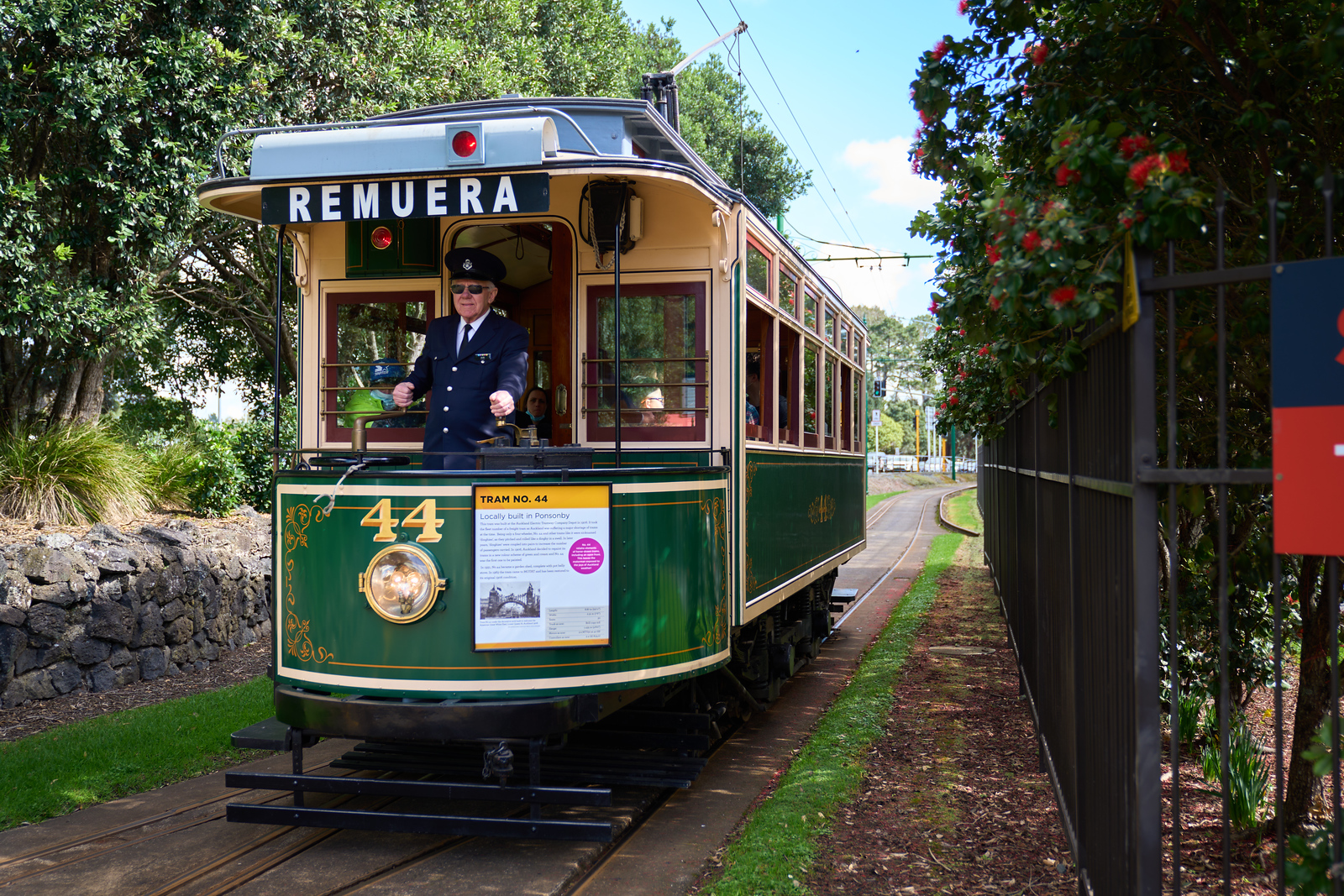 Tram No.44 arrives at MOTAT