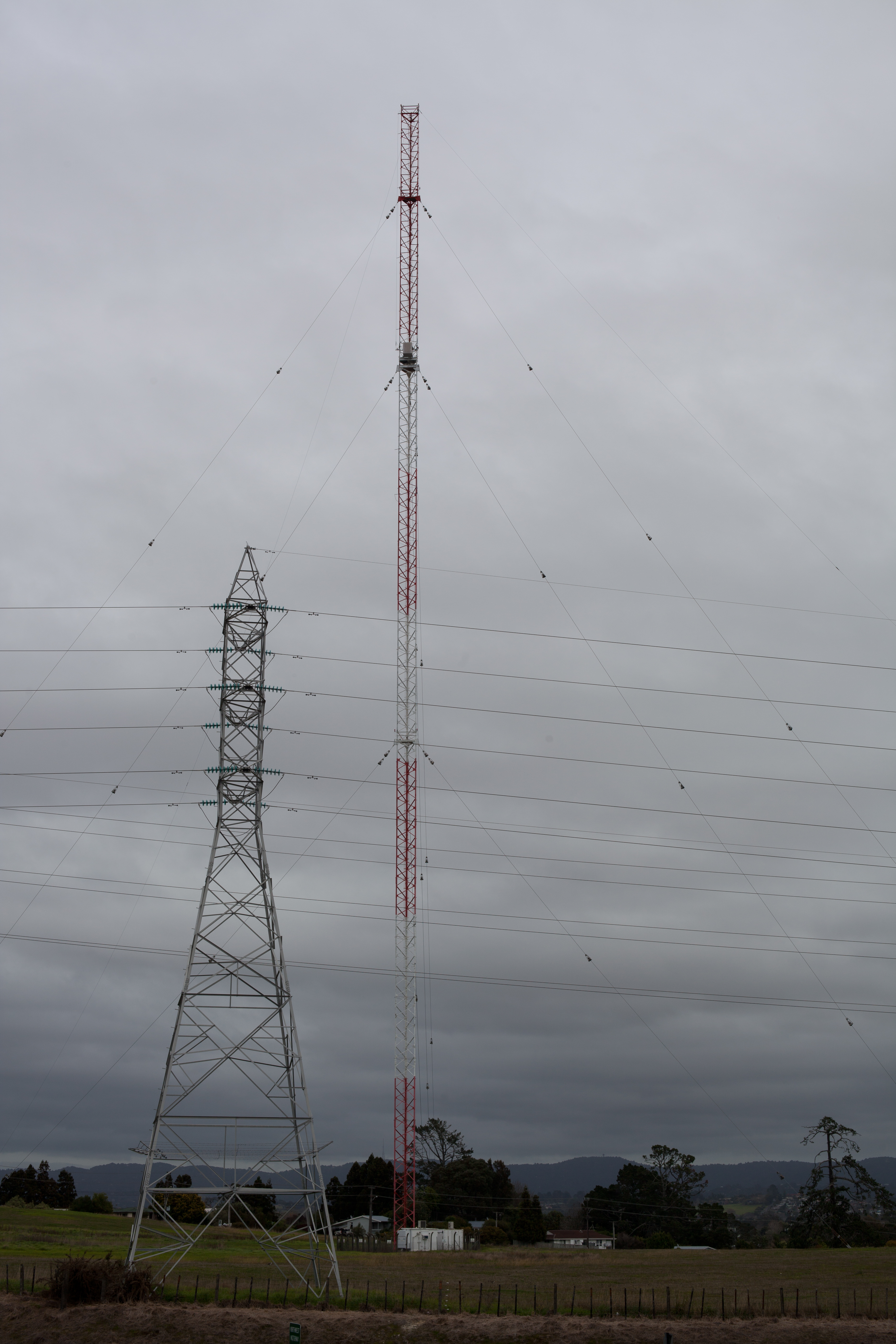 02 RadioMastHenderson