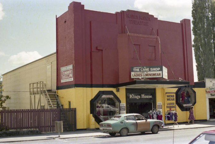 Photograph of King's Theatre, Kawakawa,Les Downey, 1985?.  14-4287. Walsh Memorial Library, The Museum of Transport and Technology (MOTAT).
