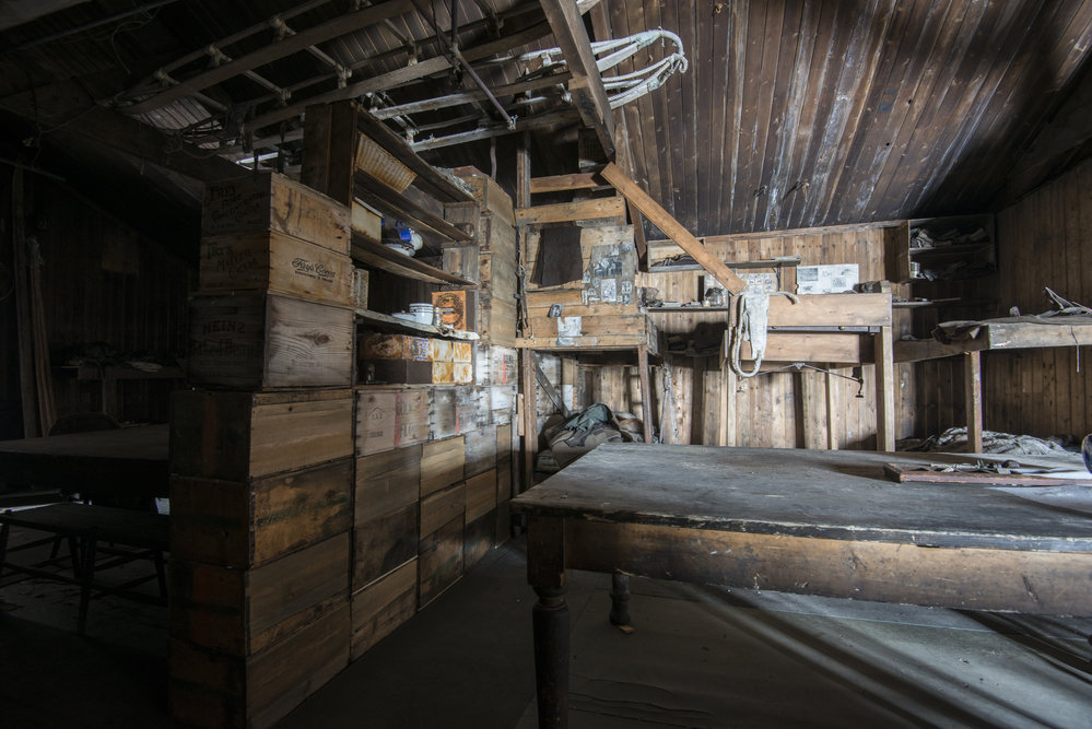 The bulkhead room divider, DSC_7685, Photographer Andy White, 2015-16 Season. Antarctica NZ (11th Dec 2015). In Website Antarctica NZ. Retrieved 22nd Jun 2020, from https://antarctica.recollect.co.nz/nodes/view/50323 