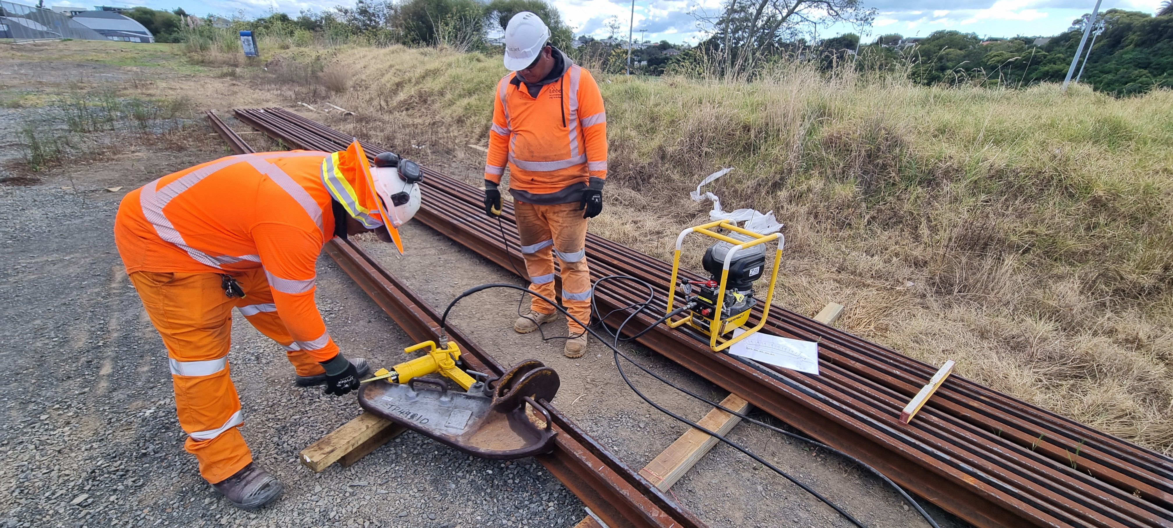 Bending the new rails using hydraulic pressure