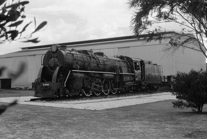 K900 on display at Pacific Steel before the move to MOTAT. Les Downey. 1972–1976. Photograph of locomotive K 900, 14–1712