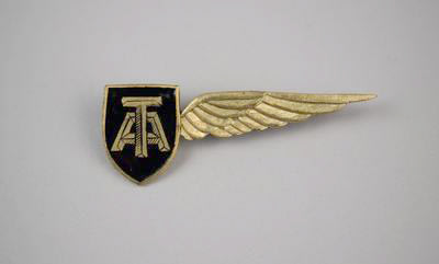 Uniform Badge [Tasman Empire Airways Limited], 2004.442. The Museum of Transport and Technology (MOTAT).