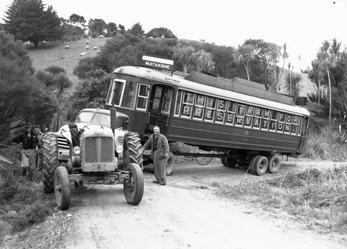 1957-05-24 #253 mind the curve- arriving at Matakohe (Graham Stewart)