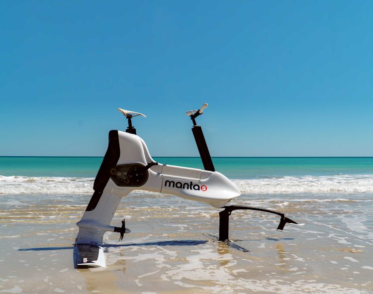 Hydrofoiler XE-1: the world’s first water bike that replicates the cycling experience on water.