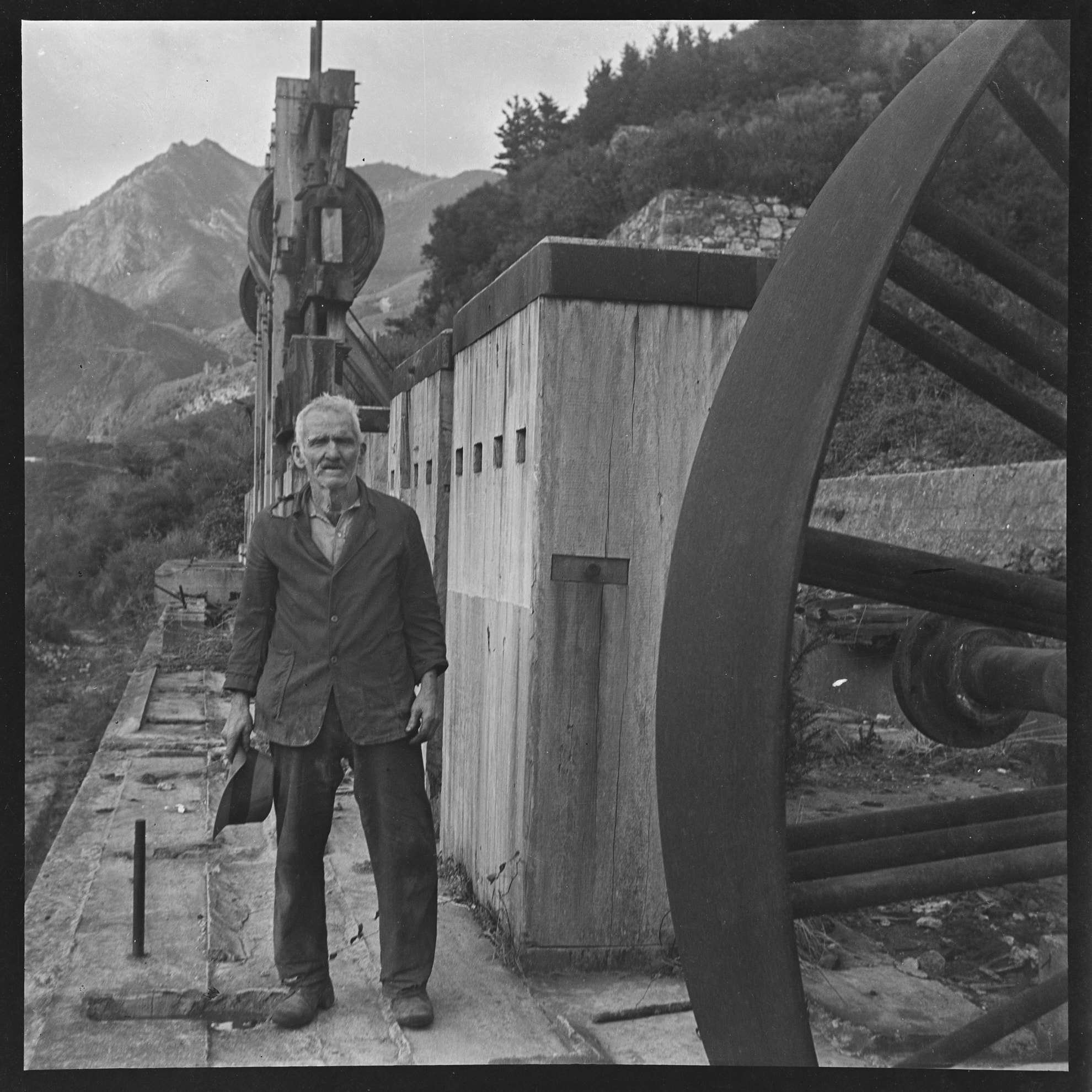 Ron Vine. John Benjamin Morris standing near Crown battery foundations, PHO-2021-11.0677. Walsh Memorial Library, The Museum of Transport and Technology (MOTAT).