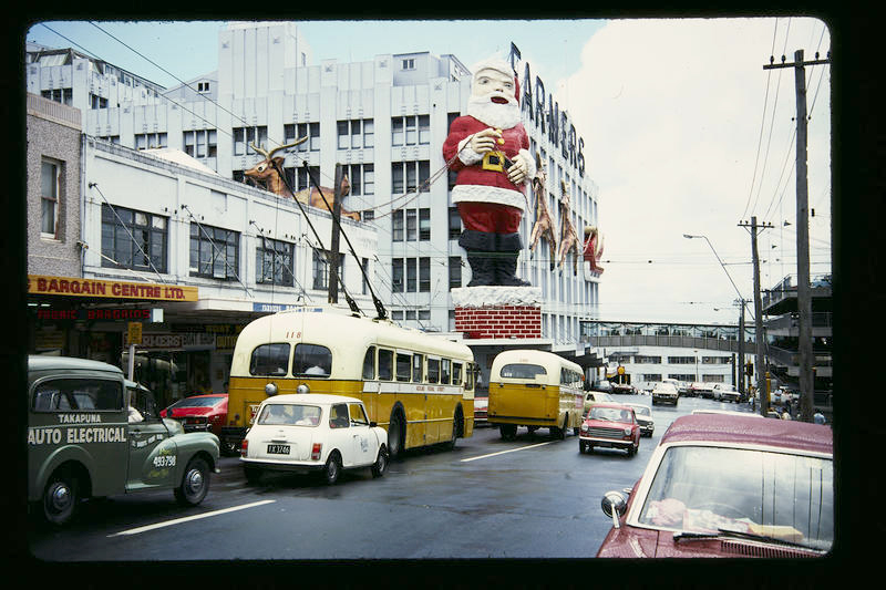 Peter Moses. Dec 1978. No. 118 Wyndham St outside Farmers, PHO-2017-10.277. Walsh Memorial Library, The Museum of Transport and Technology (MOTAT).