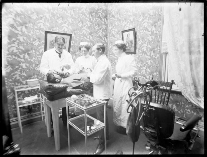 patient under gas 1910