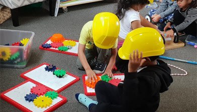 Early childhood session with hands-on activities using simple machines