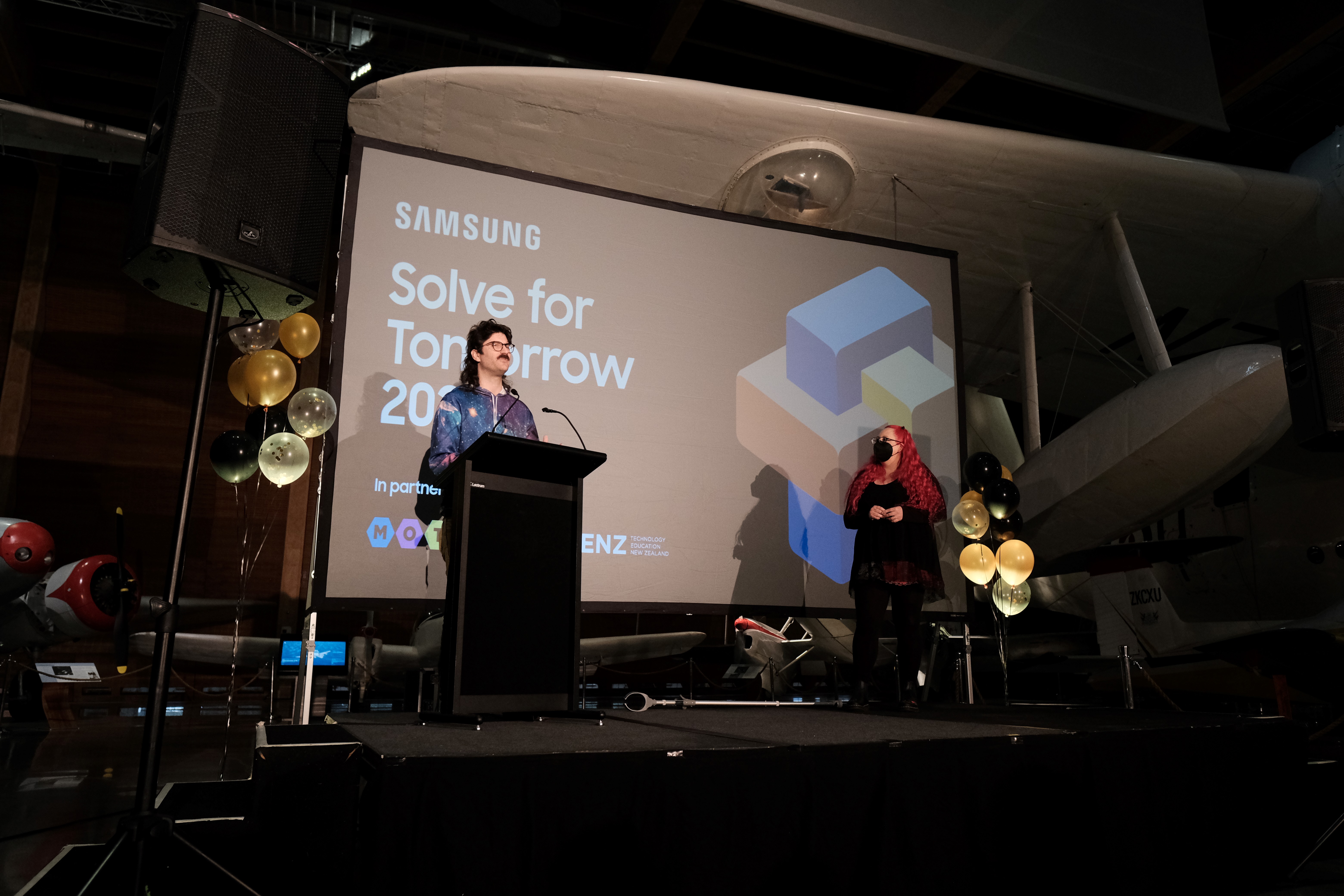 Judges Dr Joel Rindelaub and Siouxsie Wiles MNZM