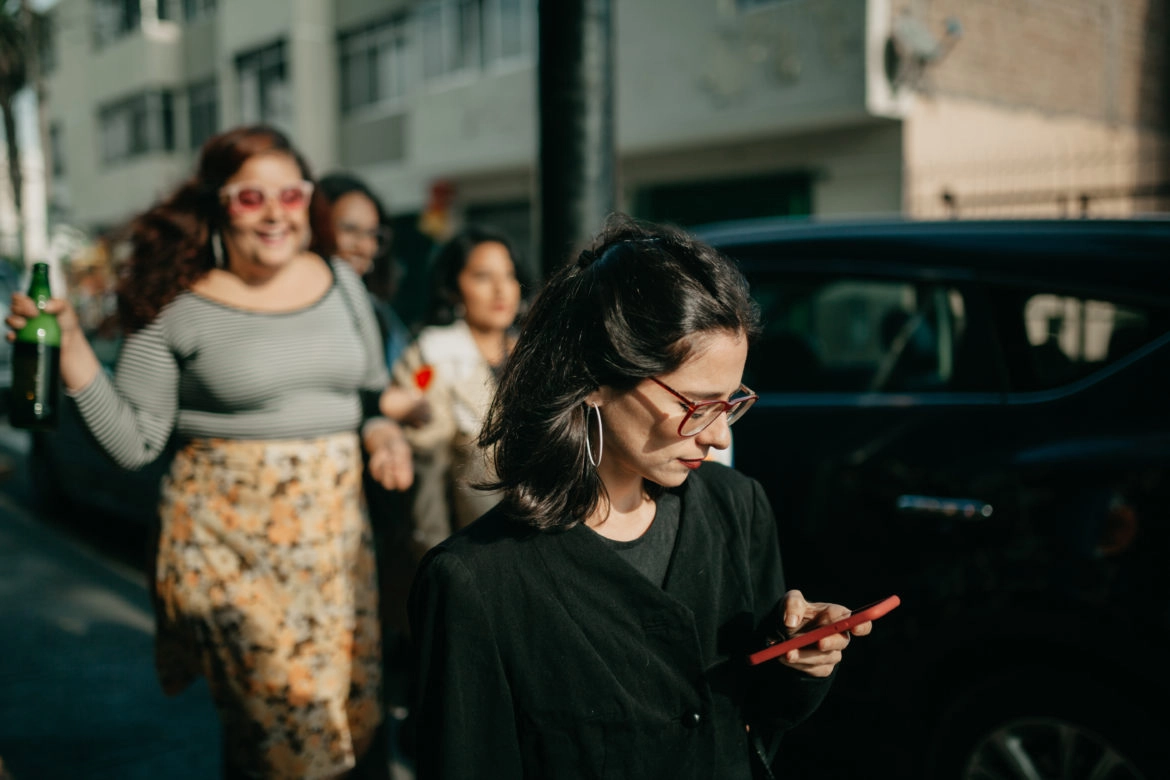 Canva-Girls-walking-on-the-street-1170x780.jpg