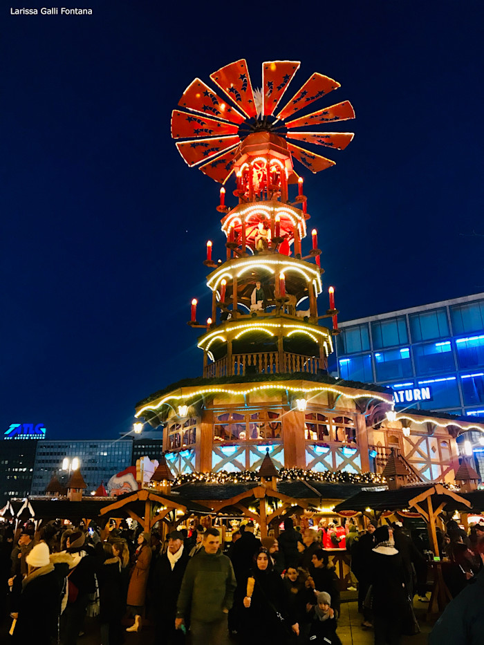 Weihnachtsmarkt auf dem Alexanderplatz und vor dem Roten Rathaus