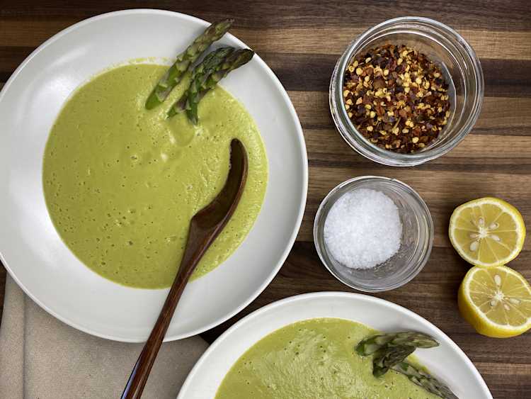 Crema de Espárragos y Semillas de Sésamo