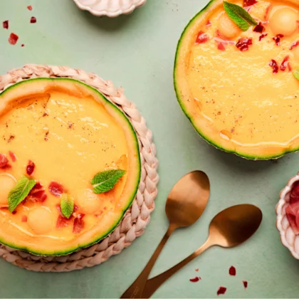 Crema freda de meló amb cruixent de pernil salat