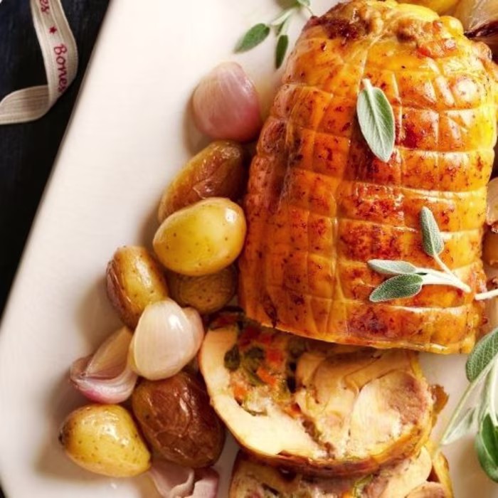 Pollastre farcit amb verdures i foie-gras.