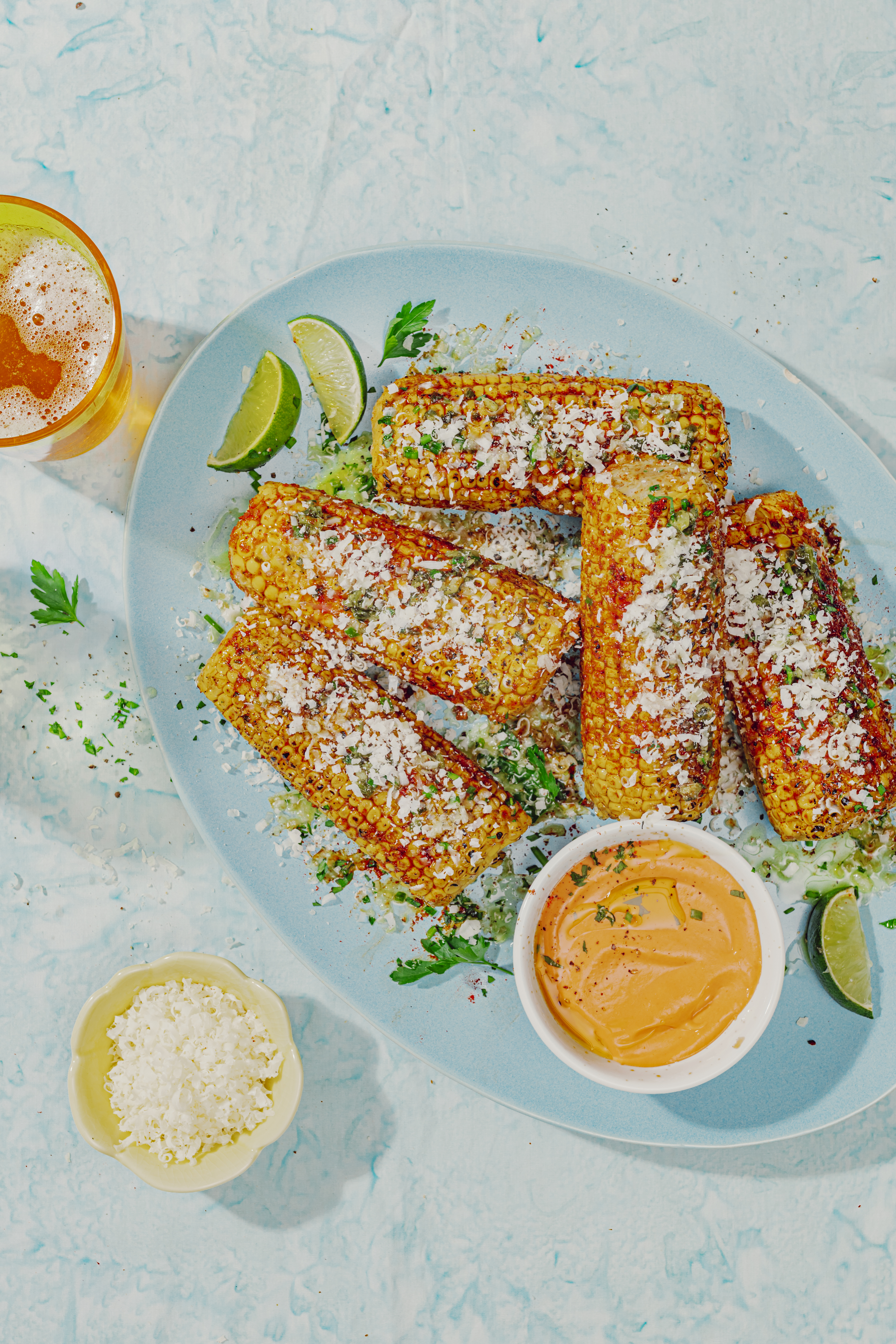 Panotxes a la brasa amb mantega d'all, crema picant i parmesà.