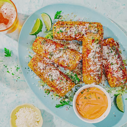 Panotxes a la brasa amb mantega d'all, crema picant i parmesà.