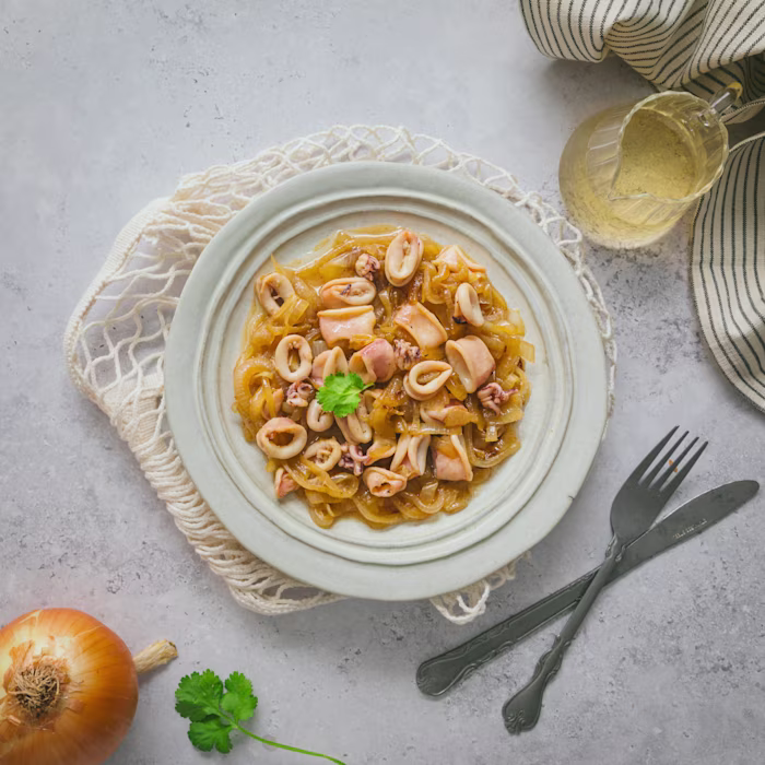 Calamars amb vi i ceba