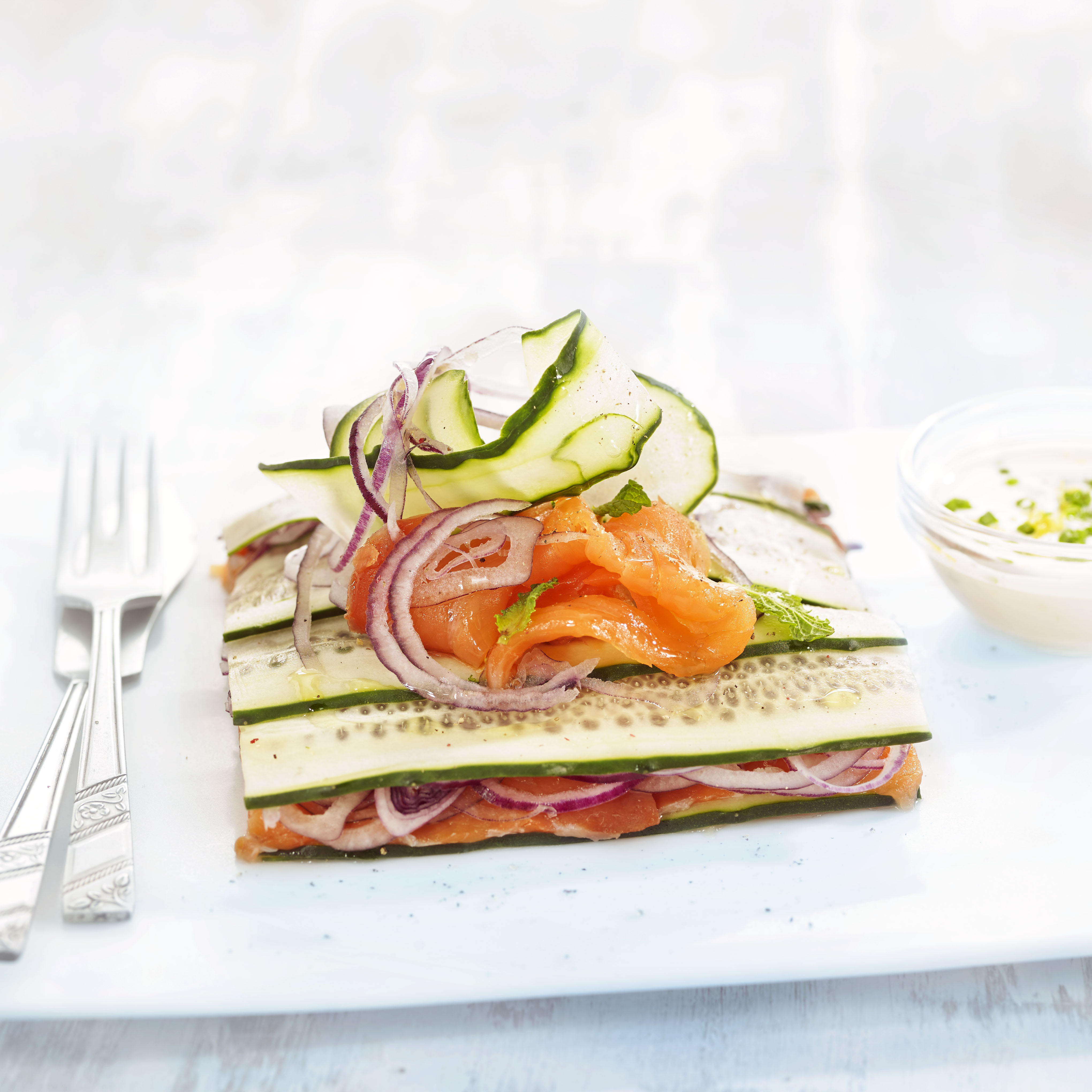 Milfulles de salmó fumat i carbassó