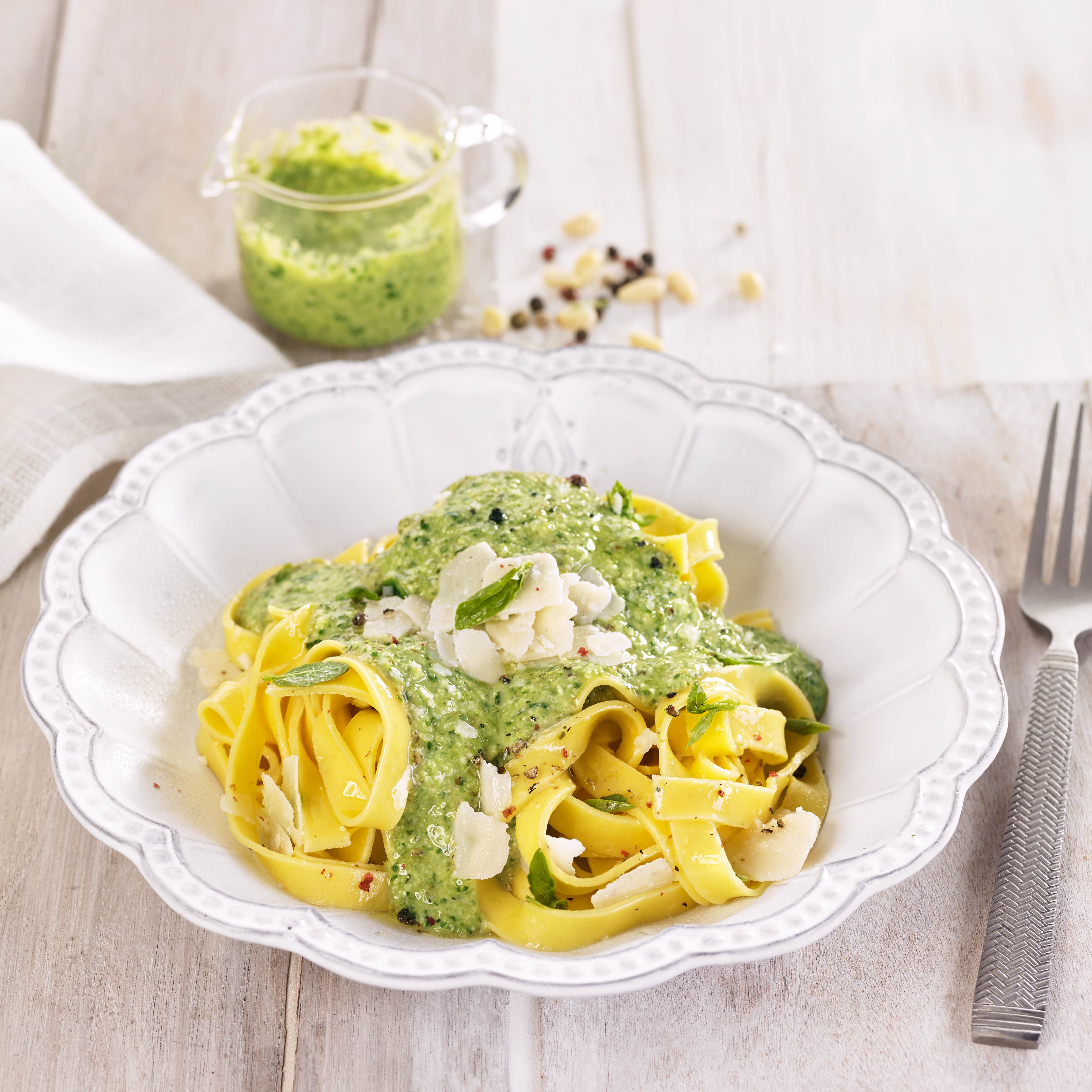 Tallarins frescos amb salsa pesto