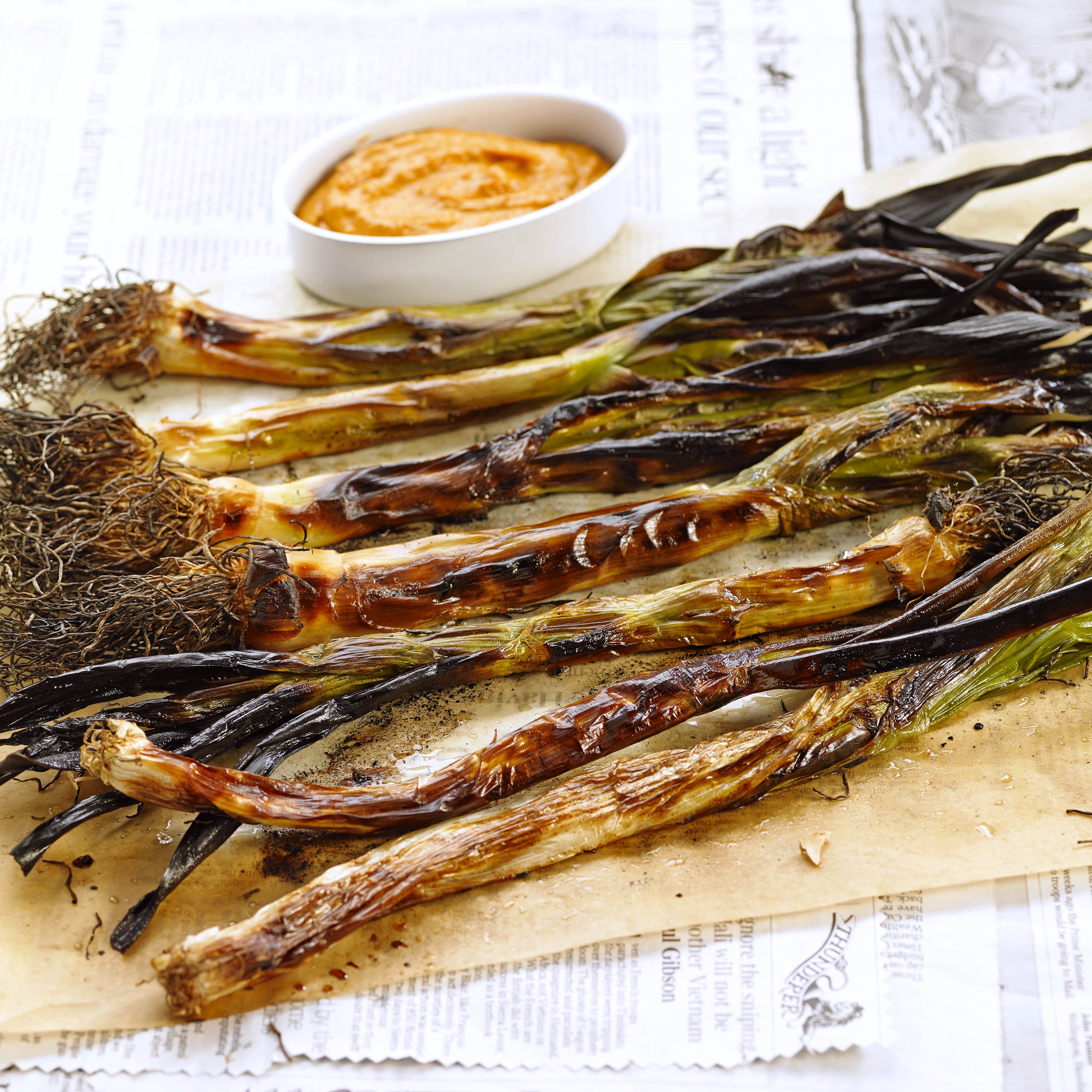 Calçots al forn amb romesco