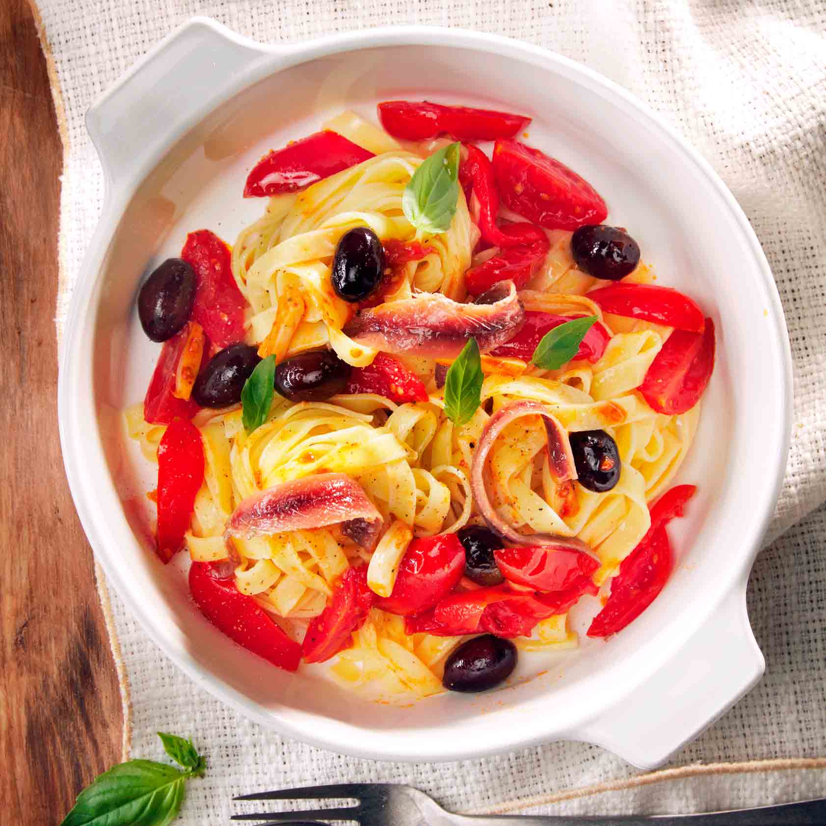 Pasta ràpida amb anxoves i olives